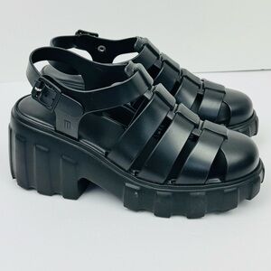 Melissa Megan platform fisherman sandals made from scented PVC plastic. Size 9.